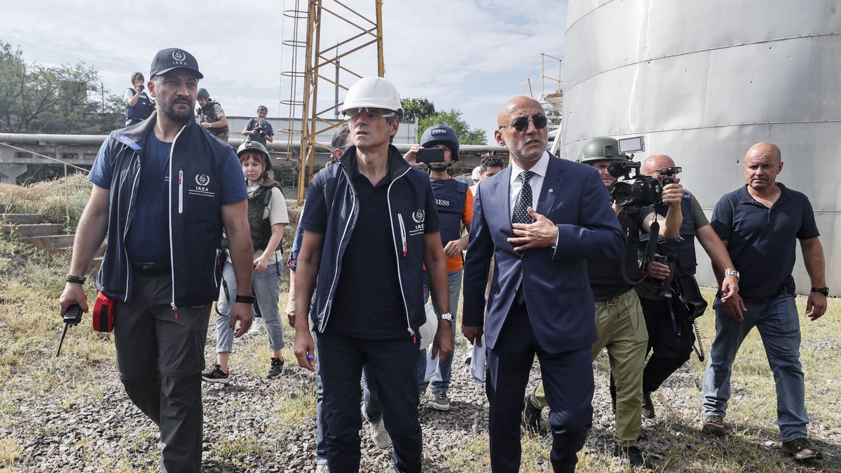 Na zdjęciu przedstawiciele MAEA w trakcie misji w Zaporoskiej Elektrowni Atomowej