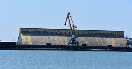 Rosja wywozi ukraińskie zboże. Ładunki "pierze" na morzu