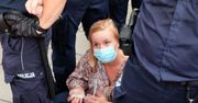 Warszawa. Posłanka KO Magdalena Filiks o akcji policji podczas protestu. "Zostałam uderzona w klatkę piersiową"