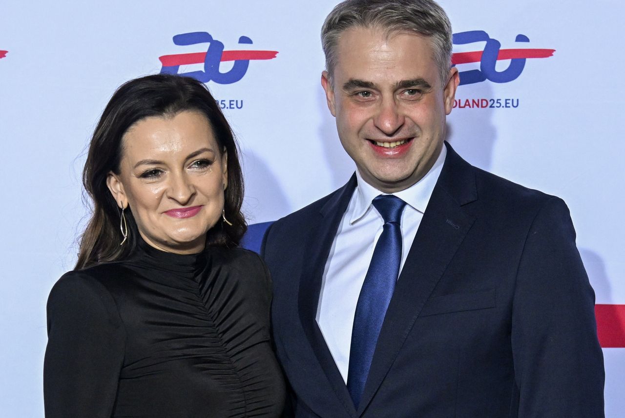 Jak z Hollywood. Żona ministra błysnęła kreacją na gali