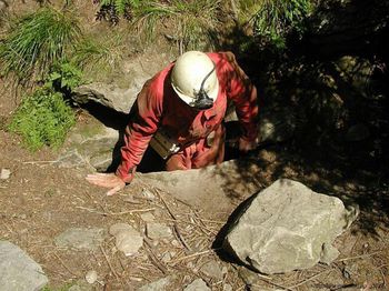 Zakleszczył się w jaskini. Z pomocą ruszyło 23 ratowników