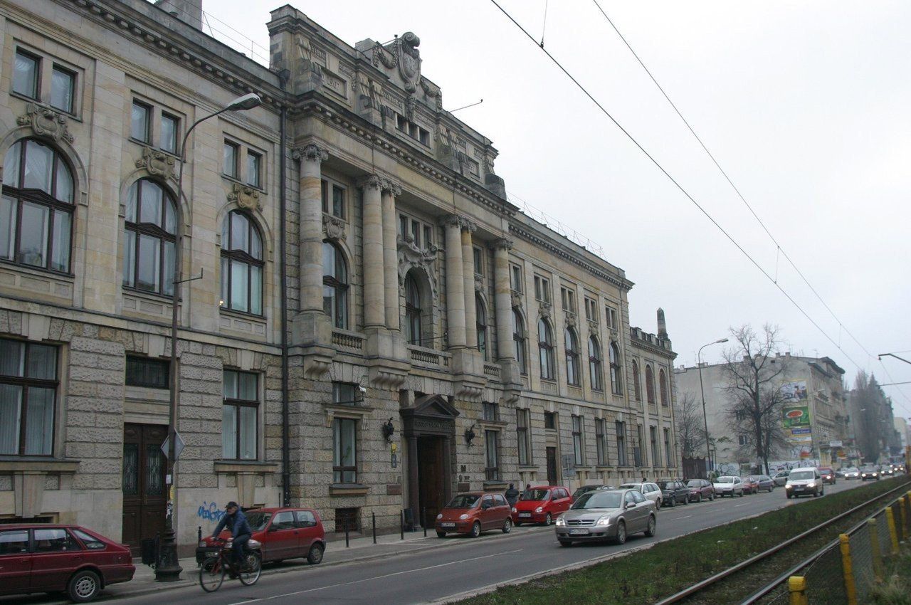 Łódź: Chłopiec przedarł 10 zł. Wymiana banknotu wymagała dwóch wizyt