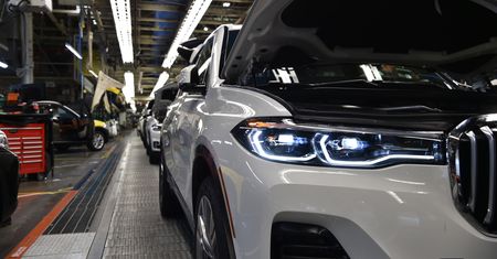 Nowe BMW X7 na pierwszych, oficjalnych zdjęciach. Produkcja już trwa