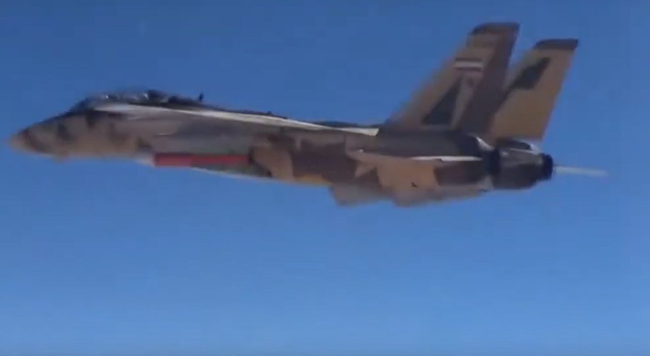 Irański F-14 z pociskiem Fakour-90