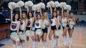Kibice i cheerleaderki podczas meczu Polskiego Cukru Toruń z Astorią Bydgoszcz (galeria)