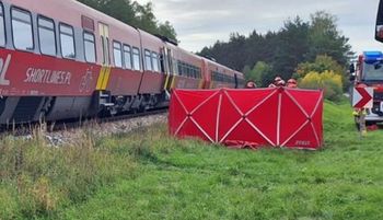 Szedł z rowerem. Tragedia na torach