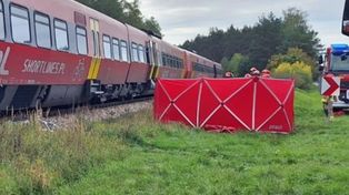 Szedł z rowerem. Tragedia na torach