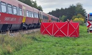 Szedł z rowerem. Tragedia na torach