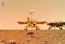 Chińska flaga na Marsie. Łazik Zhurong pokazuje selfie