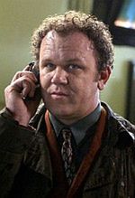 John C. Reilly śpi na stole