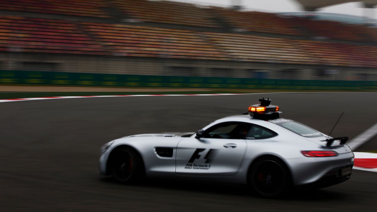 Zdjęcie okładkowe artykułu: Materiały prasowe / Pirelli Media / samochód bezpieczeństwa podczas wyścigu F1