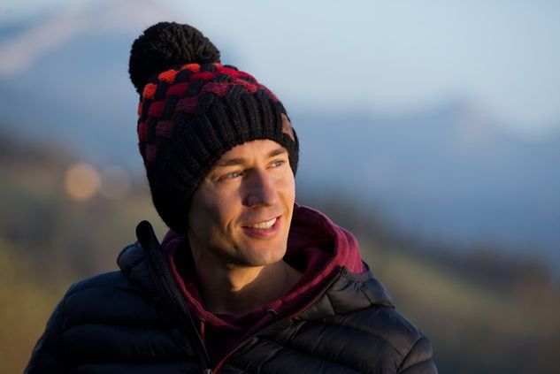 Kamil Stoch jest najbardziej utytułowanym skoczkiem w historii Polski. W jego medalowej kolekcji są m.in. trzy złote medale igrzysk olimpijskich, dwa tytuły mistrza świata, dwa wygrane Puchary Świata i trzy Turnieje Czterech Skoczni. 35-latek wciąż ma ochotę na więcej