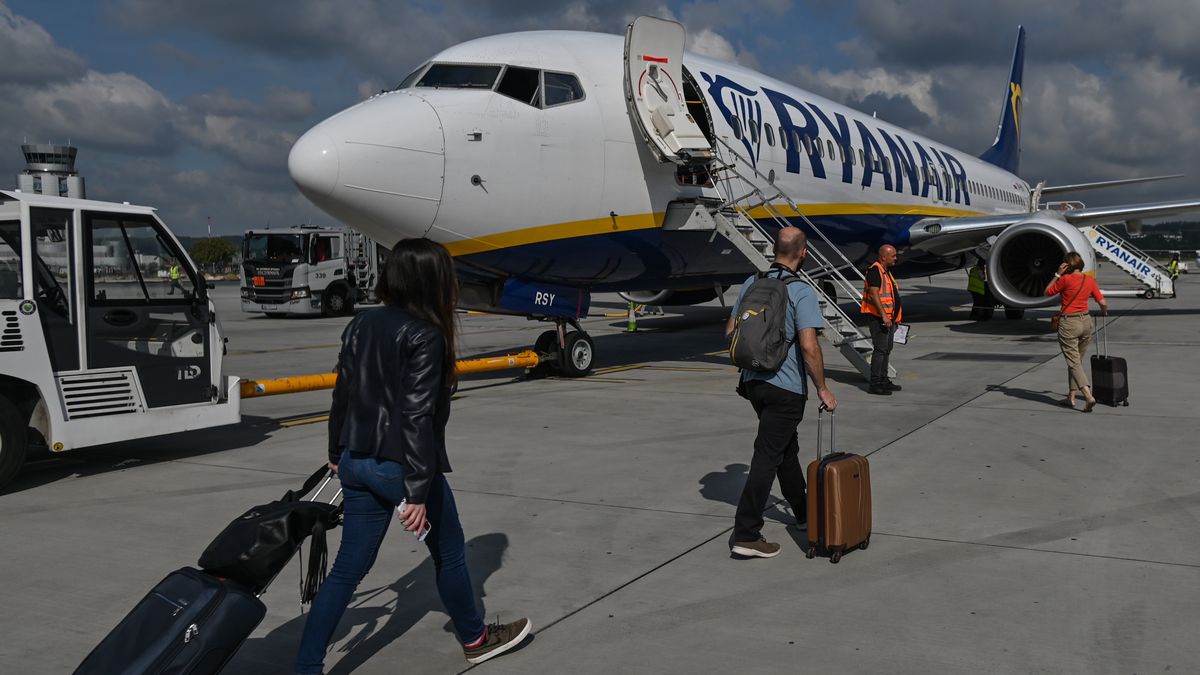 Ryanair plane boarding at John Paul II Krakow-Balice International Airport. 
On Tuesday, August 30, 2022, in John Paul II Krakow-Balice International Airport, Krakow, Poland. (Photo by Artur Widak/NurPhoto via Getty Images)