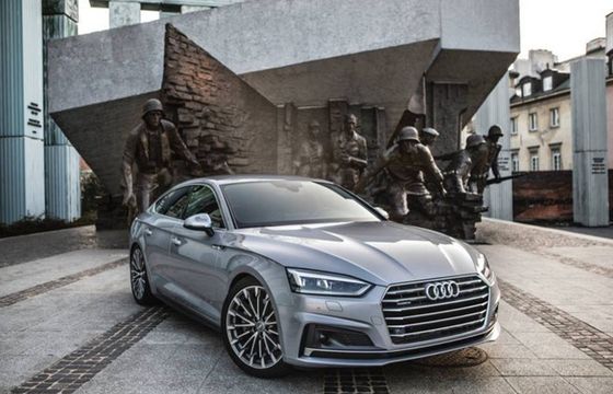 Audi promowane na tle Pomnika Powstania Warszawskiego. „Bezmyślność i komunikacyjna nonszalancja”
