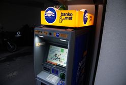 Znana sieć wprowadza zmiany w bankomatach. Nieuważni mogą zapłacić