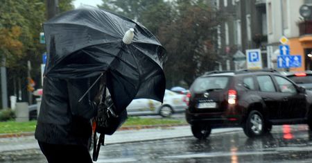 IMGW: Pogoda na środę i czwartek. Cieplej, ale wietrznie i deszczowo