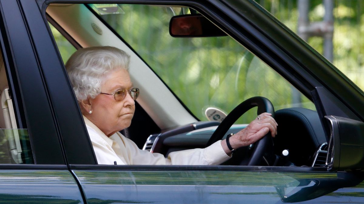 Range Rover królowej Elżbiety II trafił na sprzedaż