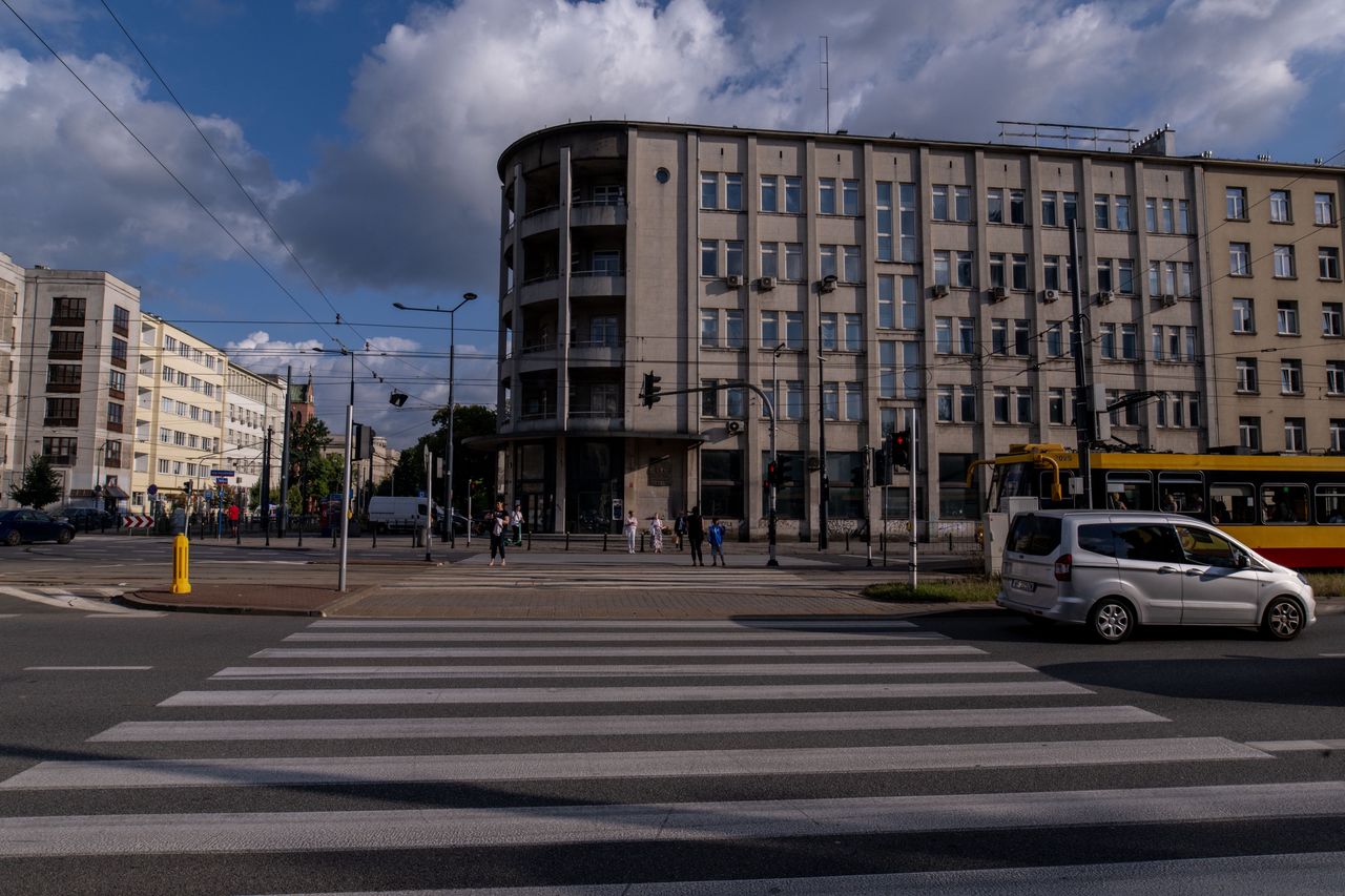 Budynek przy pl. Starynkiewicza / fot. Maciej Gillert, Raport Warszawski