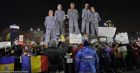 Rząd Rumunii ugiął się pod naciskiem tłumów. Nie będzie legalizacji korupcji