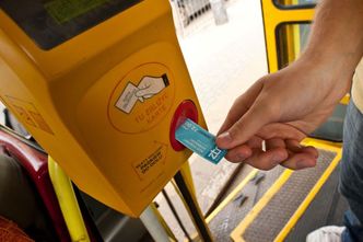 Bilet autobusowy na karcie płatniczej. Mennica Polska rusza z ofertą