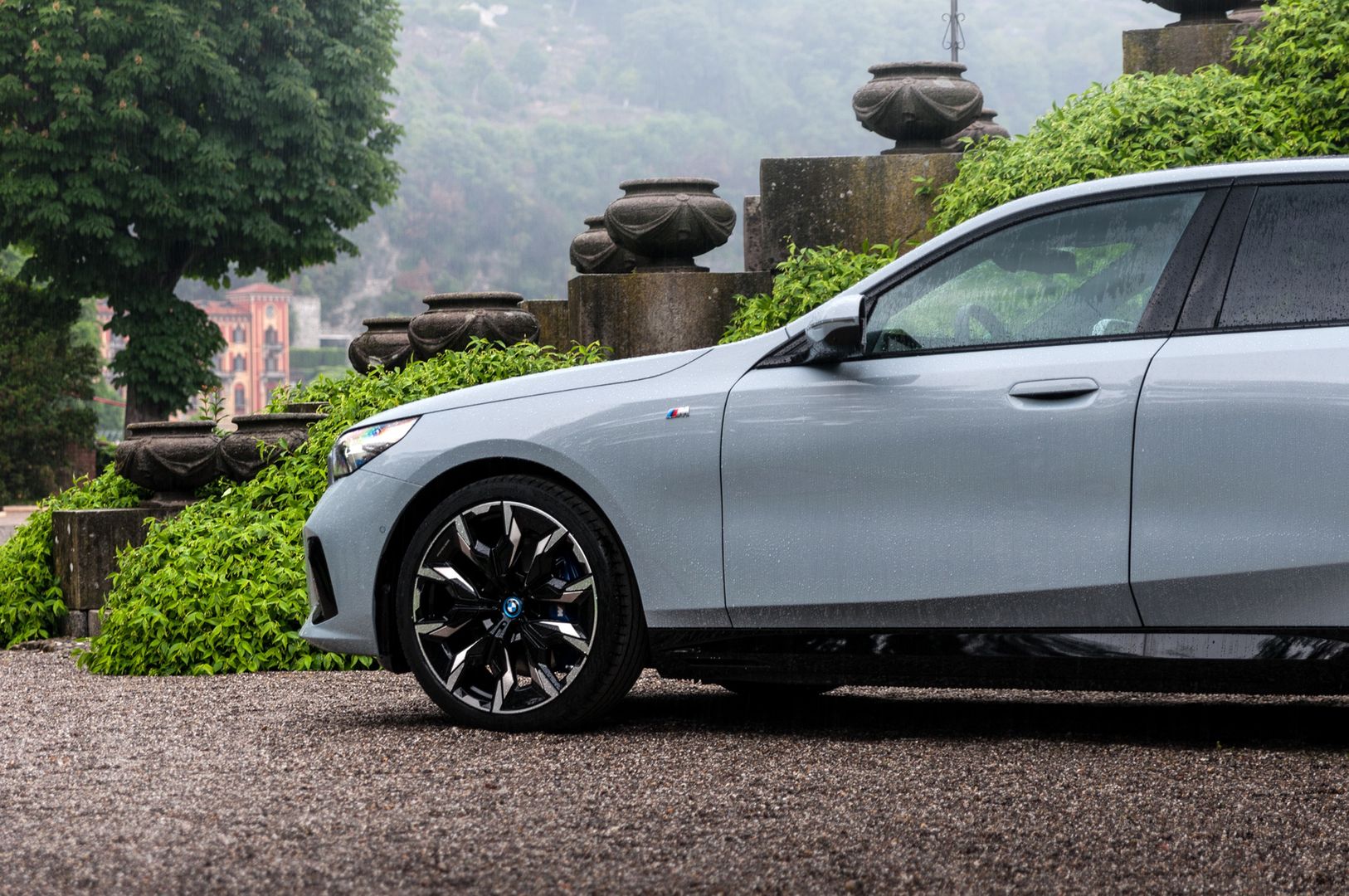 BMW i5 (2023)