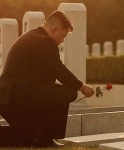 Korea Północna: Media państwowe po raz pierwszy pokazały, jak Kim klęczy