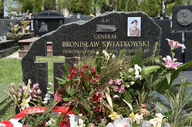 Prokuratura Krajowa potwierdza informacje o szczątkach innych osób w trumnie gen. Kwiatkowskiego