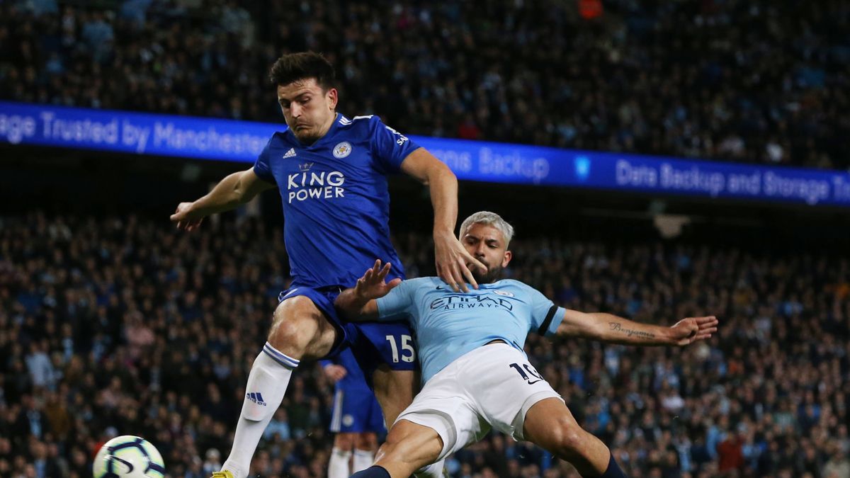 PAP/EPA / NIGEL RODDIS / Na zdjęciu: Harry Maguire (z lewej)