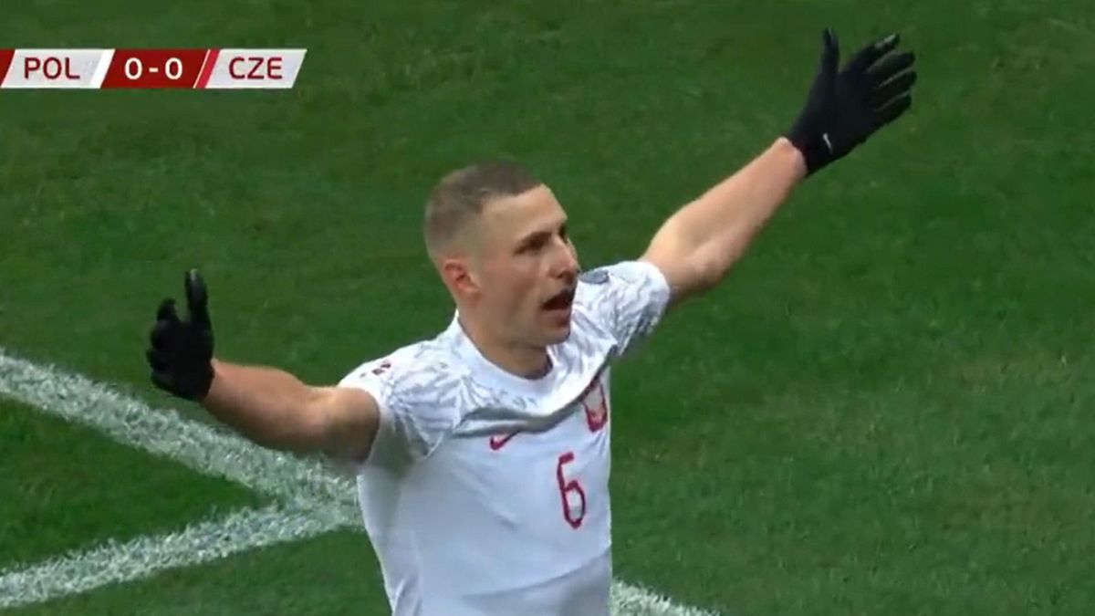 Jakub Piotrowski w meczu Polski z Czechami