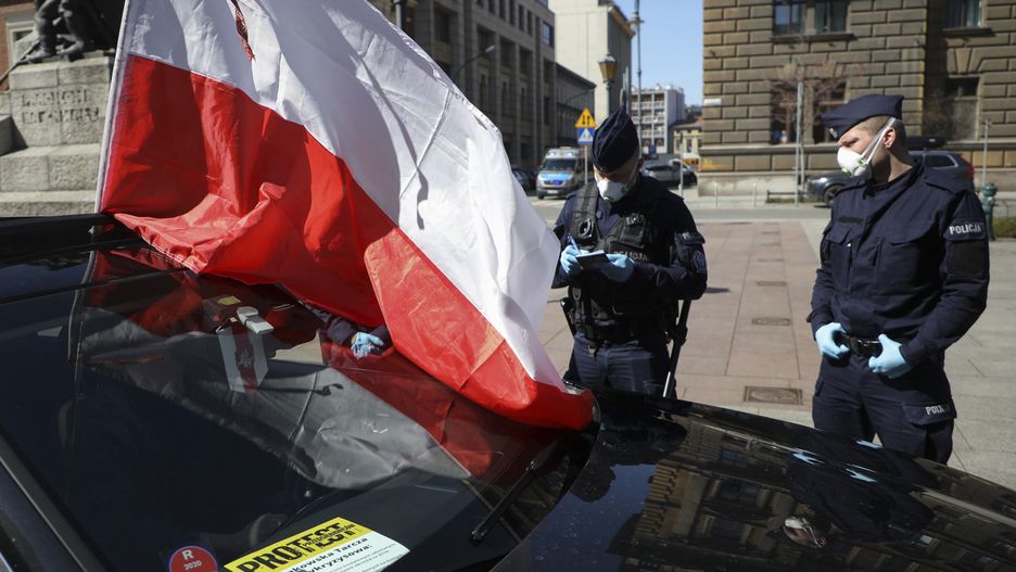 Stan wyjątkowy w Polsce? PiS zaprzecza