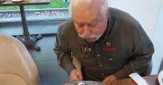 Wałęsa pokazał tort na urodziny. Ludzie płaczą ze śmiechu