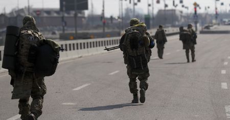 Rosjanie zmieniają taktykę? Trwa przerzut wojsk