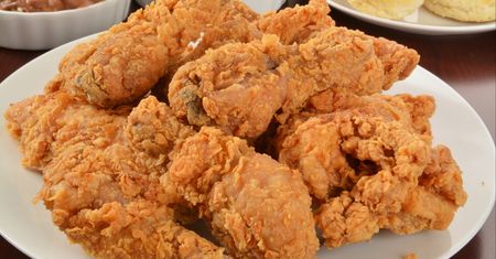 Debiut rywala KFC w kolejnym mieście. Rozda roczne vouchery na kanapki