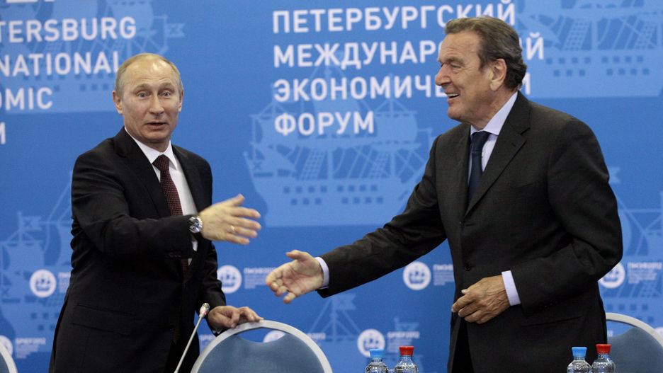Prezydent Rosji Władimir Putin oraz były kanclerz Niemiec Gerhard Schroeder (zdj. arch.)