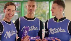 Kamil Stoch, Piotr Żyła i Tomasz Pilch reklamują słodycze Milka w Żabce (wideo)