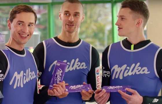 Kamil Stoch, Piotr Żyła i Tomasz Pilch reklamują słodycze Milka w Żabce (wideo)