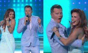 Tymczasem w Mrągowie: wydekoltowana Natasza Urbańska ŚPIEWA I TAŃCZY z Rafałem Brzozowskim (WIDEO)