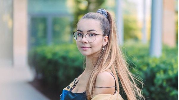Kinga Sawczuk zdaje maturę.