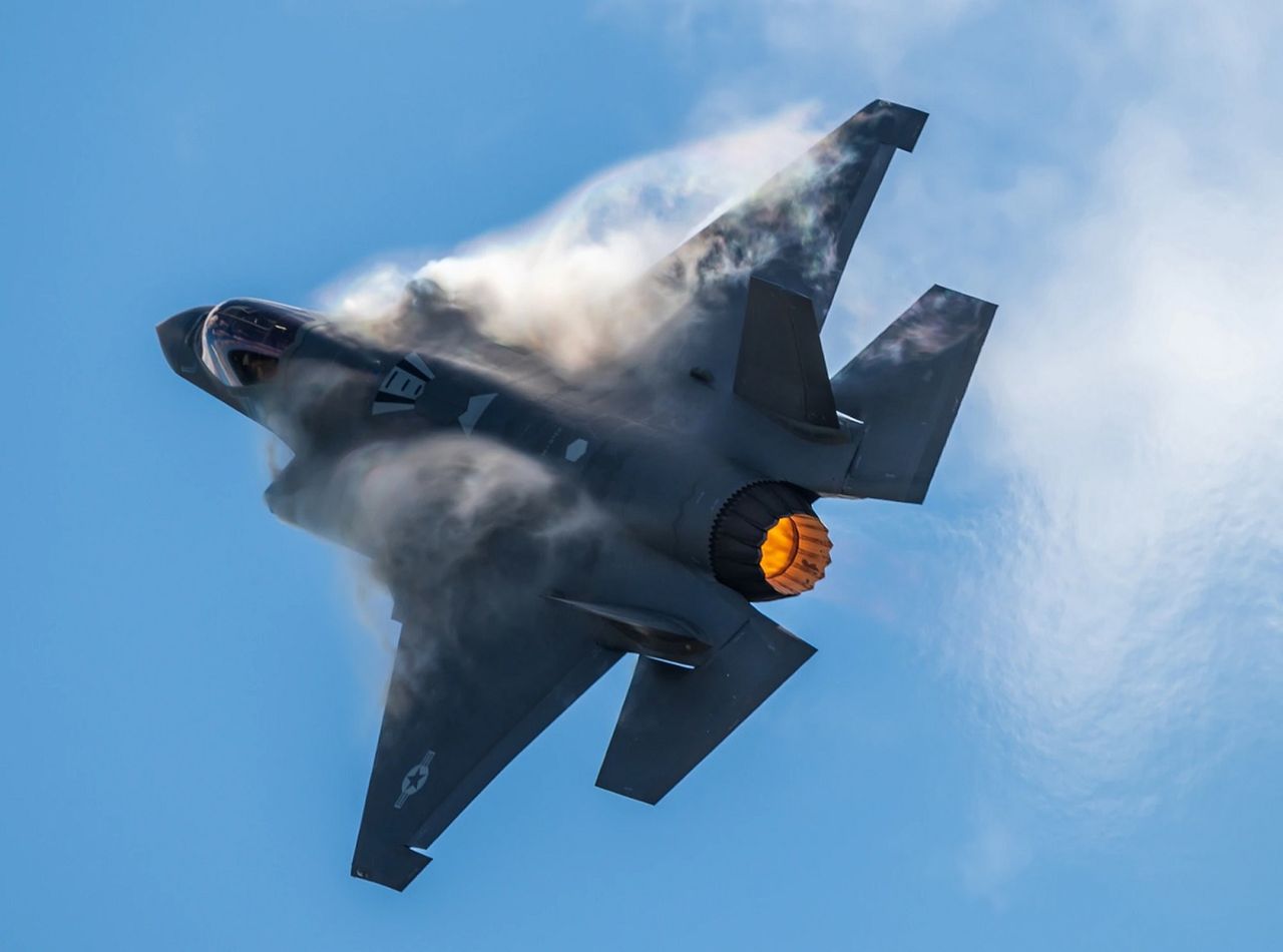 F-35 - sichtbarer Austritt der Triebwerksdüse