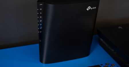 W końcu ktoś się odważył – testujemy TP-Link AX80 – wyśmienity router udający PS5