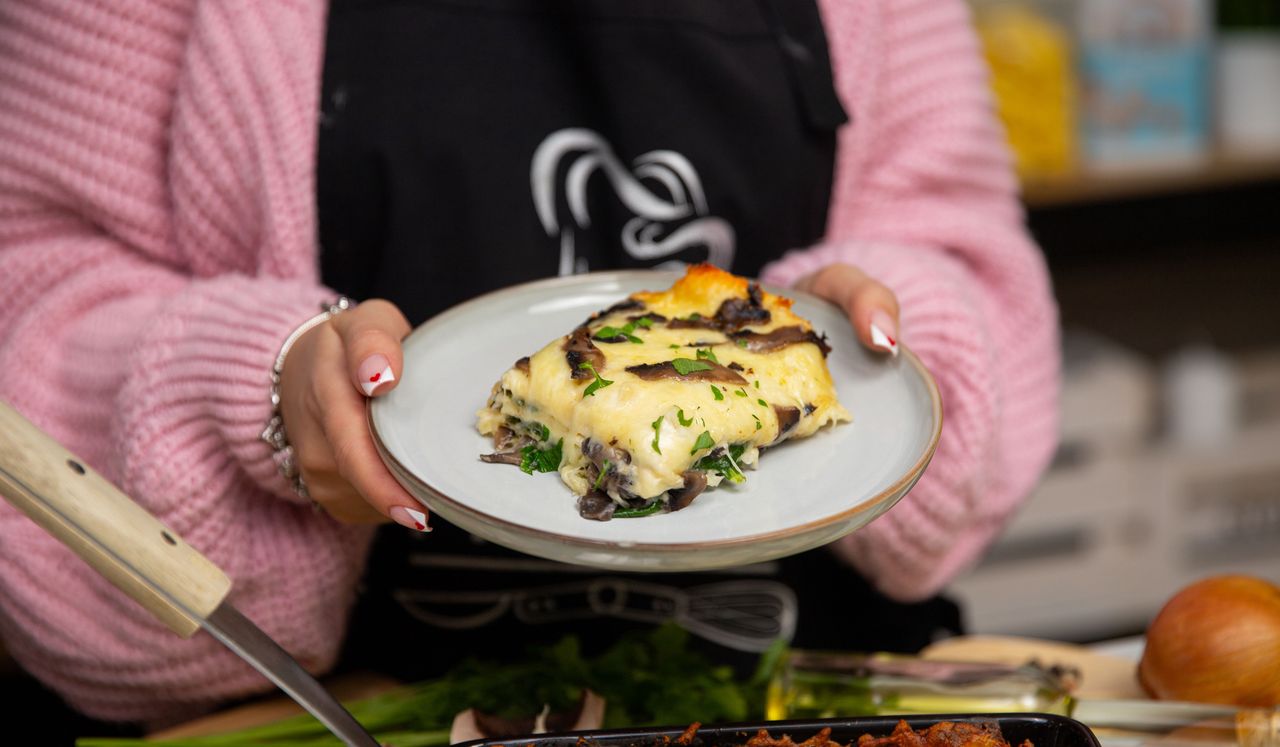 Zamiast mięsa dodaję szpinak i grzyby. Po lasagne na talerzu nie zostaje nawet ślad
