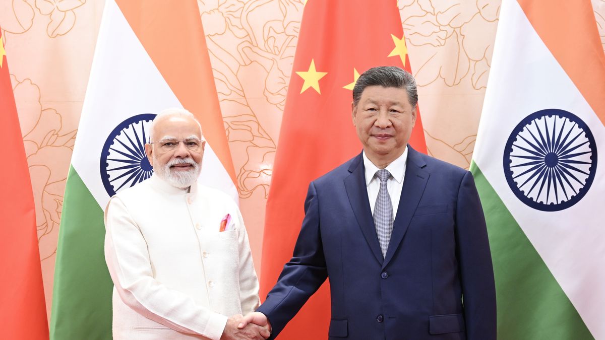 Chinese President Xi Jinping meets with Indian Prime Minister Narendra Modi in Tianjin, north China, 31 August 2025. Modi is in China to attend the Shanghai Cooperation Organization (SCO) Summit 2025. EPA/XINHUA / XIE HUANCHI CHINA OUT / UK AND IRELAND OUT / MANDATORY CREDIT EDITORIAL USE ONLY Dostawca: PAP/EPA.