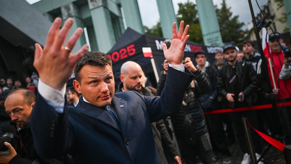 WARSAW, POLAND - MAY 10: Presidential Candidate for the far right wing Confederation Party, Slawomir Mentzen gesticulates as he walks to meet with supporters after delivering a speech during a presidential campaign rally on May 10, 2025 in Warsaw, Poland. The presidential election in Poland will be held on May 18. (Photo by Omar Marques/Getty Images)