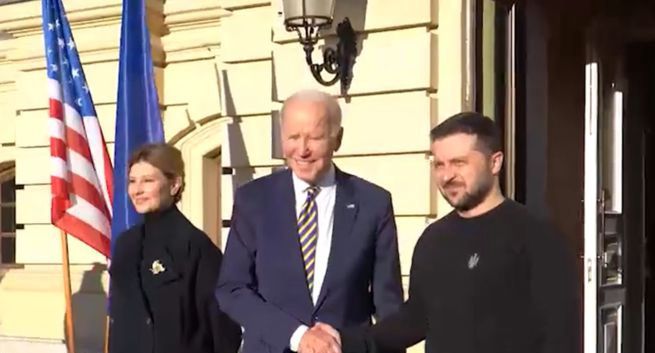 Ekspert: gdyby Joe Biden naprawdę pomógł Ukrainie, wojna już by się skończyła