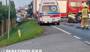 Karambol w Makowie Podhalańskim. Z auta wypadł silnik