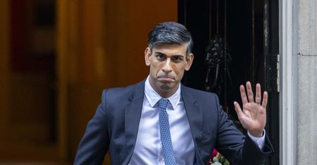 Brytyjski rząd walczy z nielegalnymi migrantami. "Czeka nas lawina procesów"