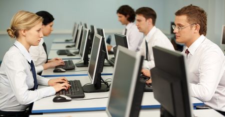 Dyplomowani bezrobotni. Wciąż ich przybywa