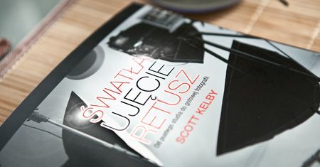 "Światła, ujęcie, retusz" na biurku blogera [recenzja książki]