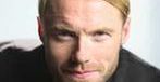 Ronan Keating śpiewającym Listonoszem Patem