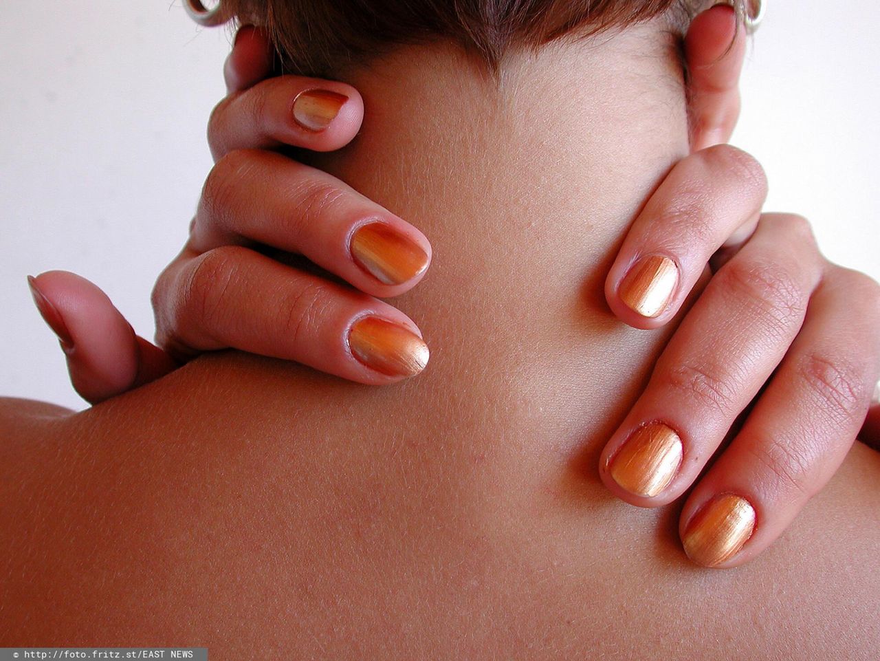 Nie tylko "siedlisko bakterii". Tak mogą szkodzić paznokcie od stylistki